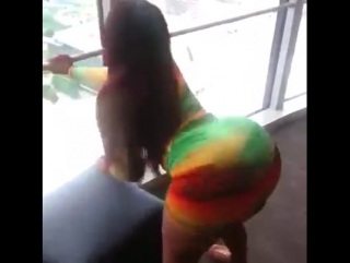 twerking girl big booty from 